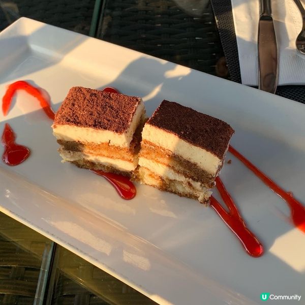 在烏蛟騰睇完紅葉後，去咗大尾篤食下午茶，咁啱4點鐘好多餐廳已...