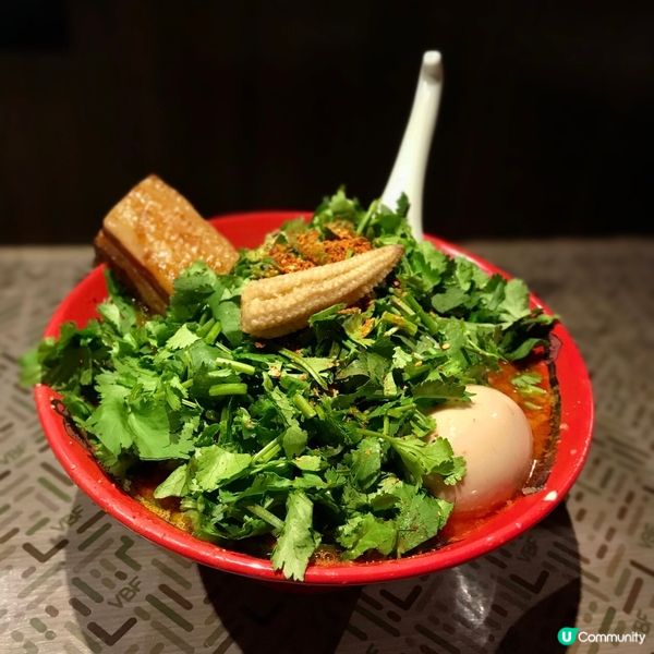 尖沙咀金馬倫道20號有間拉麵地舖「鬼金棒」。「鬼金棒」來自東...