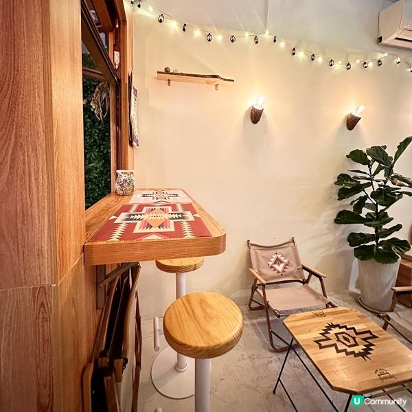 呢晚早咗喺西貢食完飯，行下散步，一路行到去海鮮街街尾發現呢間...