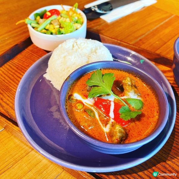 Chill爆之選😌！望着海景嘆泰菜😋！