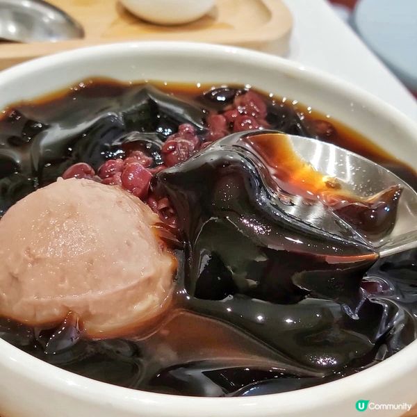 世一滑順燒仙草。配細滑濃郁芋泥