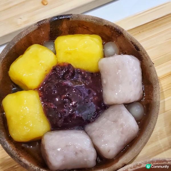 世一滑順燒仙草。配細滑濃郁芋泥