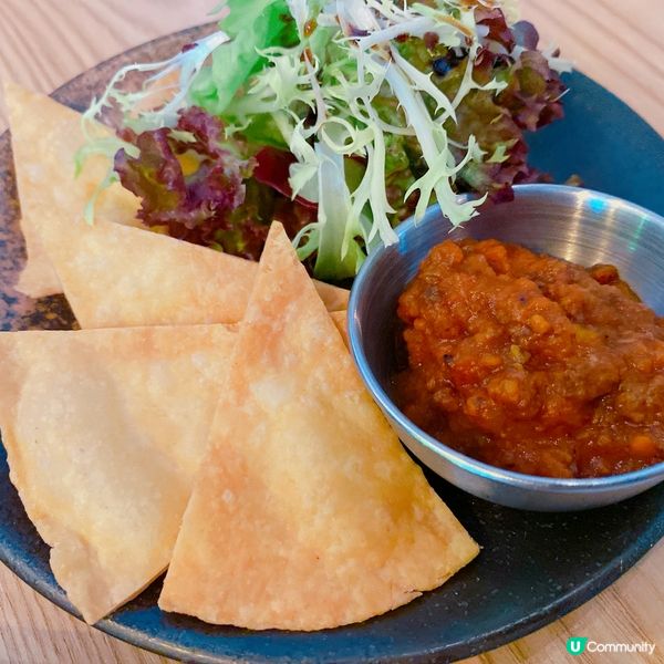 上水區最近開左一間具特色既餐廳「Holiday Cafe」