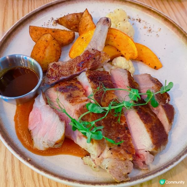 上水區最近開左一間具特色既餐廳「Holiday Cafe」