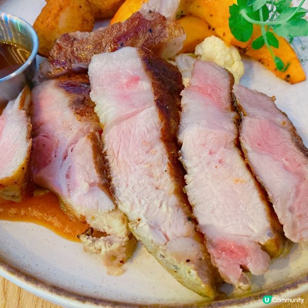 上水區最近開左一間具特色既餐廳「Holiday Cafe」