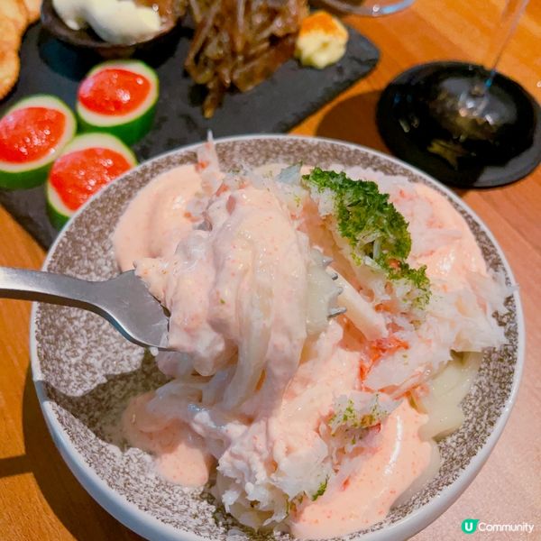 集酒吧與美食於一身，岩哂我地黎chill一chill~