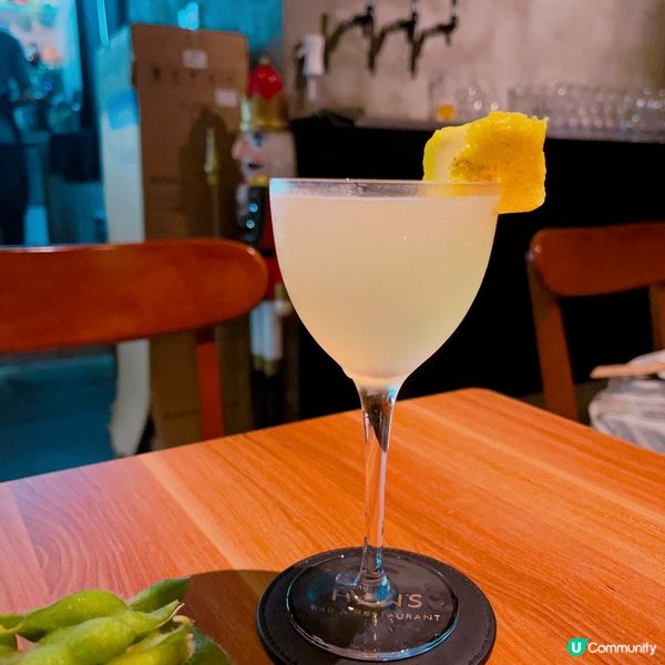 集酒吧與美食於一身，岩哂我地黎chill一chill~