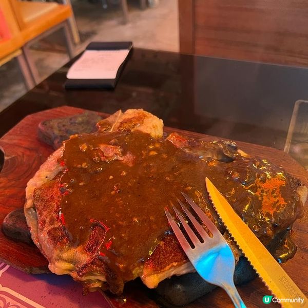 人氣平民扒房！傳統港式鐵板餐‧巨形T骨牛扒～超足料👍🏻