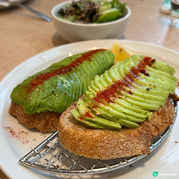 本地人氣咖啡店．招牌名物牛油果多士🥑