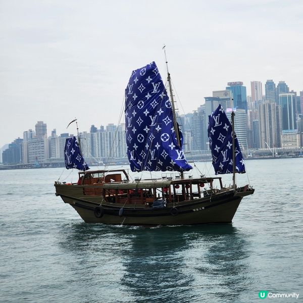 ⛵️維港上航行的LV帆船