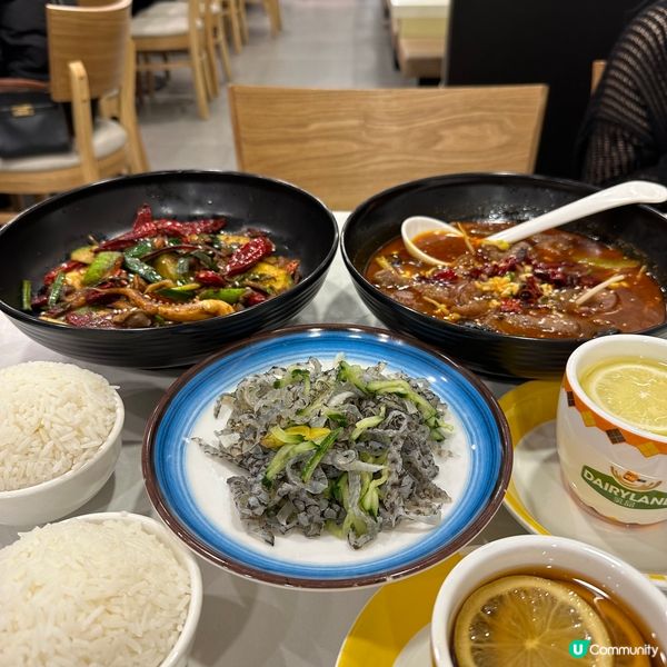 鬧市下．抵食惹味．川菜館