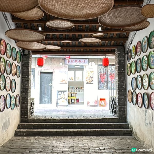 甘坑古鎮係深圳一條於明朝建立嘅客家小鎮，入面保留唔少古老的建...