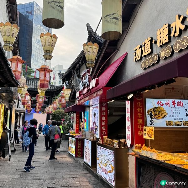 甘坑古鎮係深圳一條於明朝建立嘅客家小鎮，入面保留唔少古老的建...