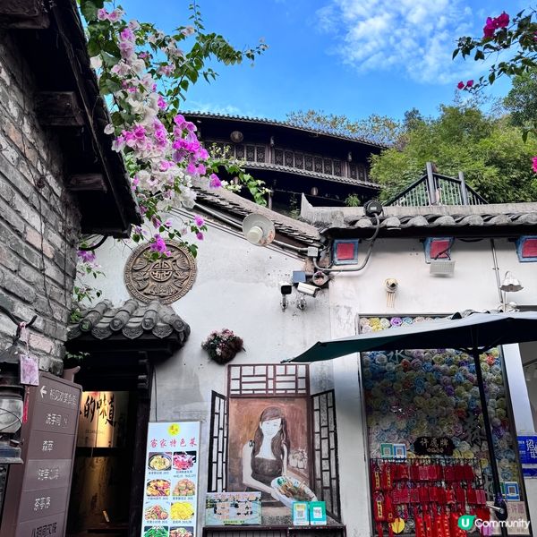 甘坑古鎮係深圳一條於明朝建立嘅客家小鎮，入面保留唔少古老的建...