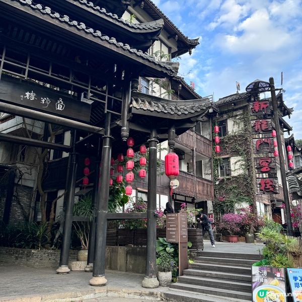 甘坑古鎮係深圳一條於明朝建立嘅客家小鎮，入面保留唔少古老的建...