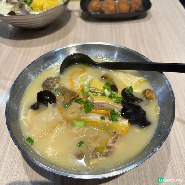 工廈美食！人氣花膠雞米線