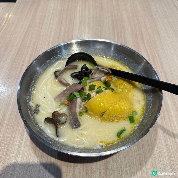 工廈美食！人氣花膠雞米線