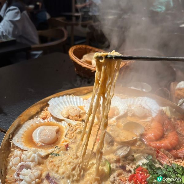 一鍋兩食！超大盆冬蔭海鮮麵鍋．點料變火鍋