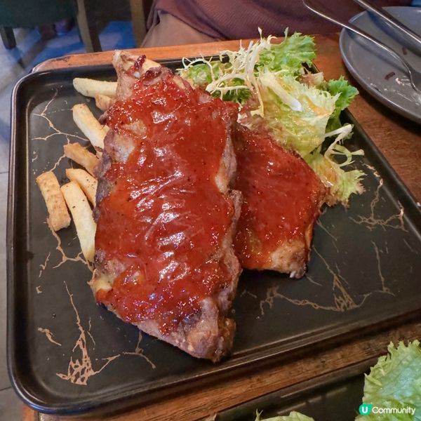 🥩慢煮煙燻醬燒豬仔骨配薯條