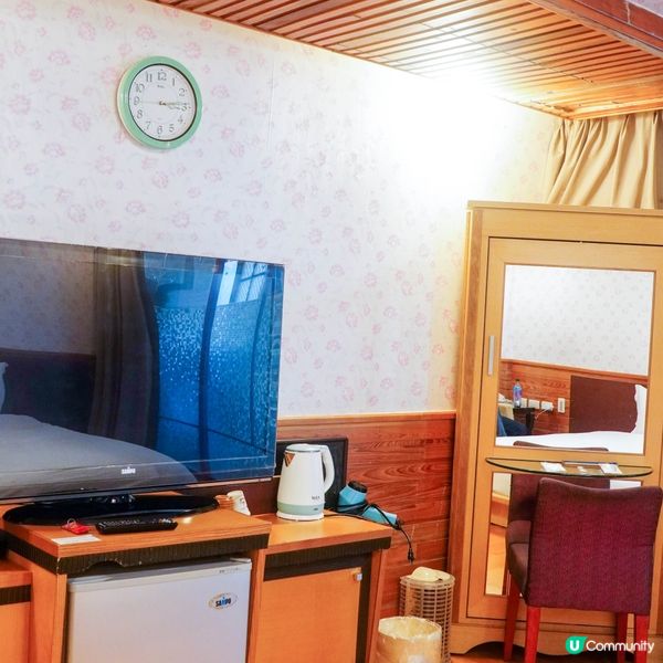 【以檜木建造而成，鬧中取靜的溫泉會館】