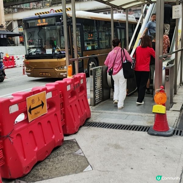 由澳門十六浦步行10分鐘就到大三巴