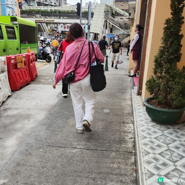 由澳門十六浦步行10分鐘就到大三巴