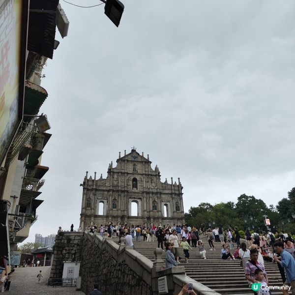 由澳門十六浦步行10分鐘就到大三巴