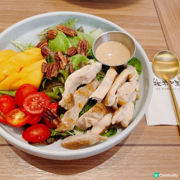 牛油果香芒烤雞沙律