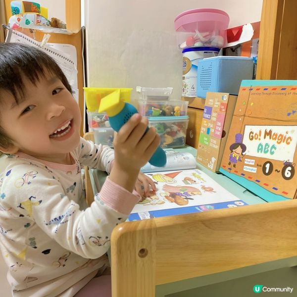 爸爸一直好注重培養Adrian嘅英語能力, 所以好細個開始已...