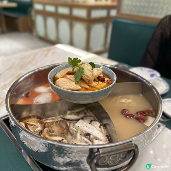 特色四格滋味鍋．足料火鍋湯底