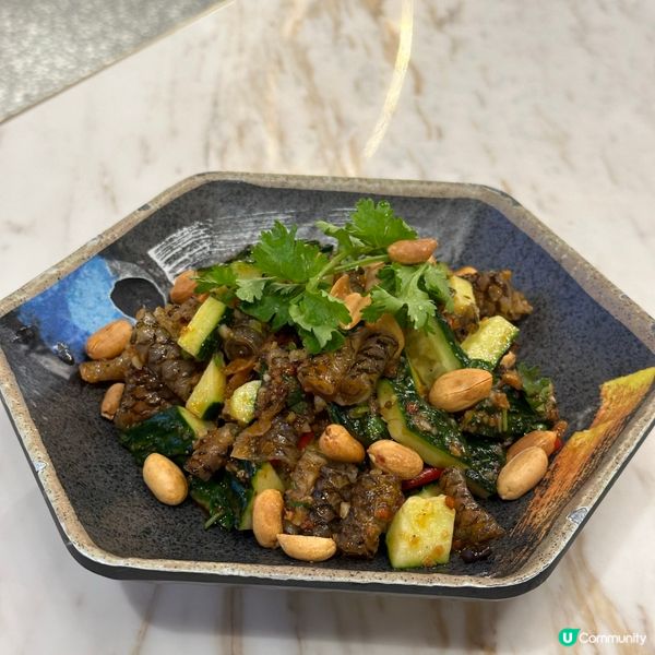 特色四格滋味鍋．足料火鍋湯底