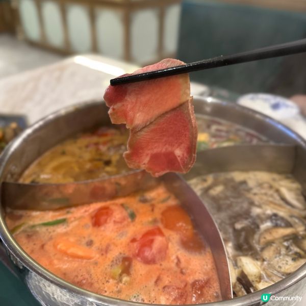 特色四格滋味鍋．足料火鍋湯底