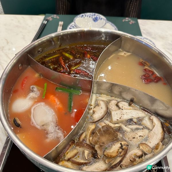 特色四格滋味鍋．足料火鍋湯底