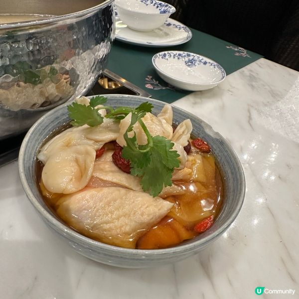 特色四格滋味鍋．足料火鍋湯底