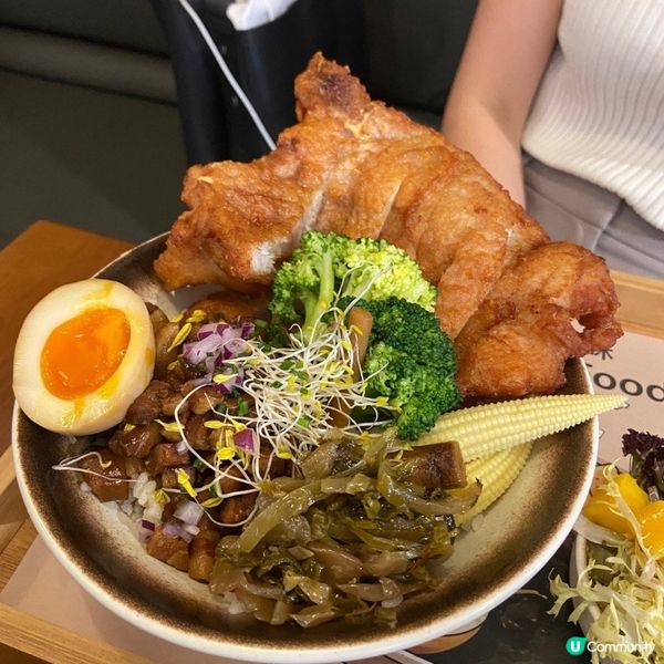 有前菜 主菜 甜品同飲品都係$100一個人!!