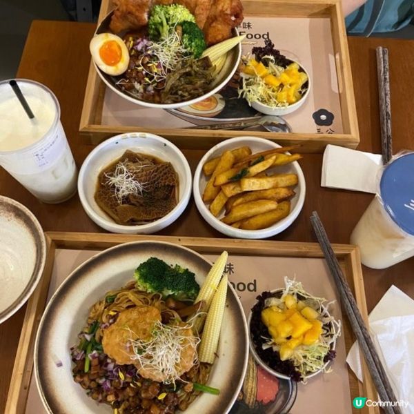 有前菜 主菜 甜品同飲品都係$100一個人!!