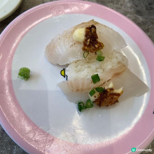 亞仔鍾意睇火車，爹爹陪食壽司