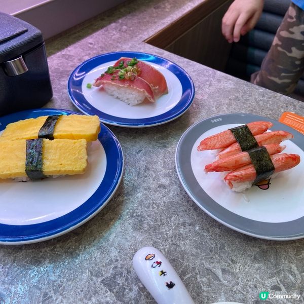 亞仔鍾意睇火車，爹爹陪食壽司