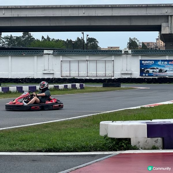 270cc．四衝程卡丁車．時速可達75 km/h