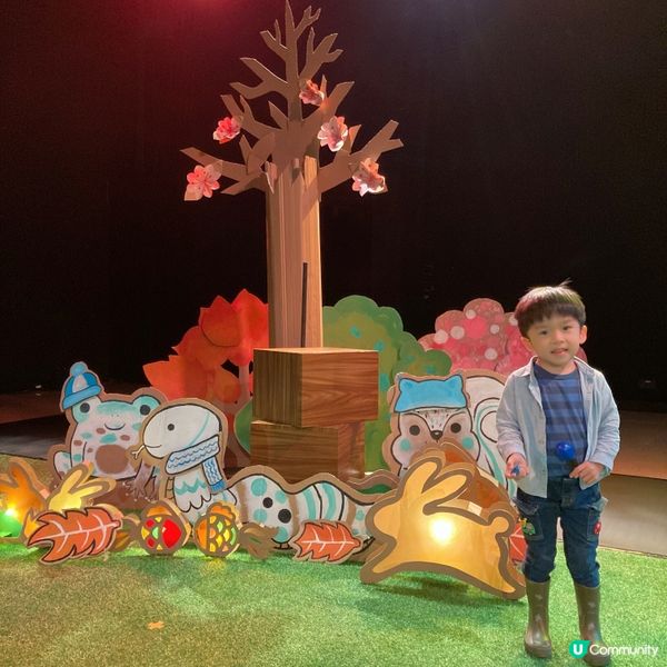 Adrian一直好鍾意音樂, 媽媽梗係要留意住幾時有吸引嘅演...