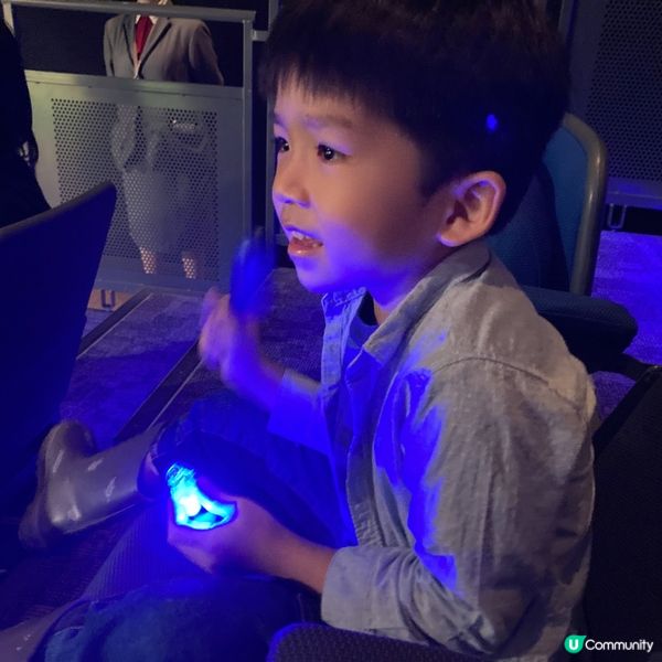 Adrian一直好鍾意音樂, 媽媽梗係要留意住幾時有吸引嘅演...