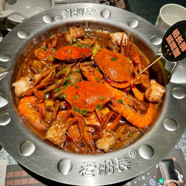 在深圳萬象食家商場,見到評分好高的——｢老船長肉蟹煲｣｡走入...