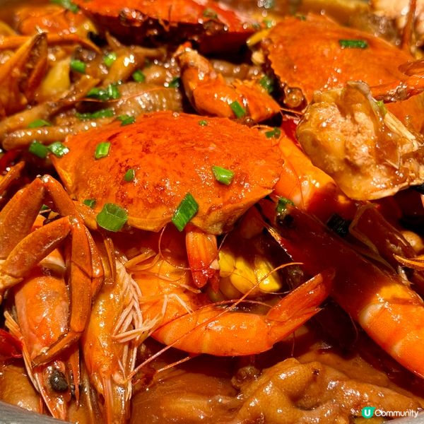在深圳萬象食家商場,見到評分好高的——｢老船長肉蟹煲｣｡走入...