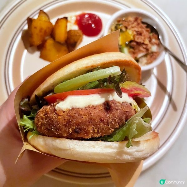 [高雄素食] 鹽埕埔站 | 小明星：復古風裝修特色小店 吃蔬食燉飯＆漢堡