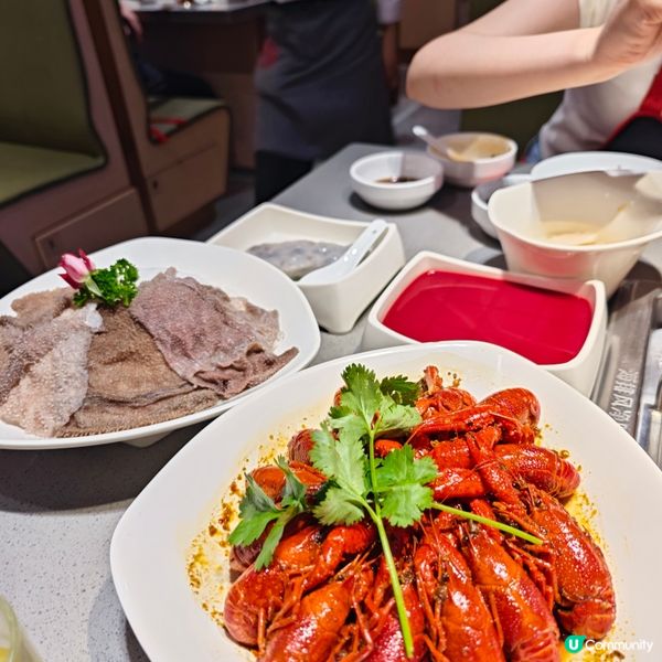 深圳海底撈美食好味，職員的服務態度十分友好，令人有十分愉快舒...