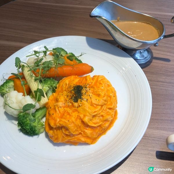 之前去左 Tic Tac Room 食飯 個素菜蛋包飯配紅酒...