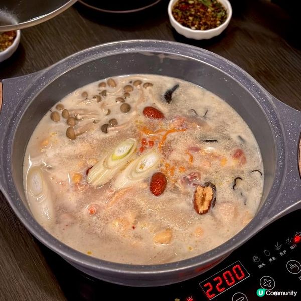 必點招牌滋潤椰子雞火鍋湯底🐥🥥