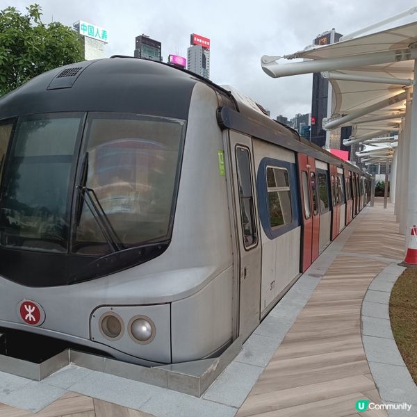 「烏蠅頭」火車停泊「海濱站」