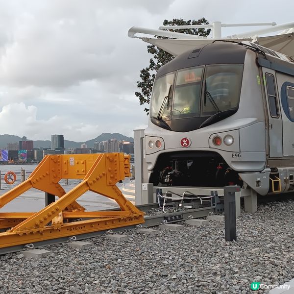 「烏蠅頭」火車停泊「海濱站」