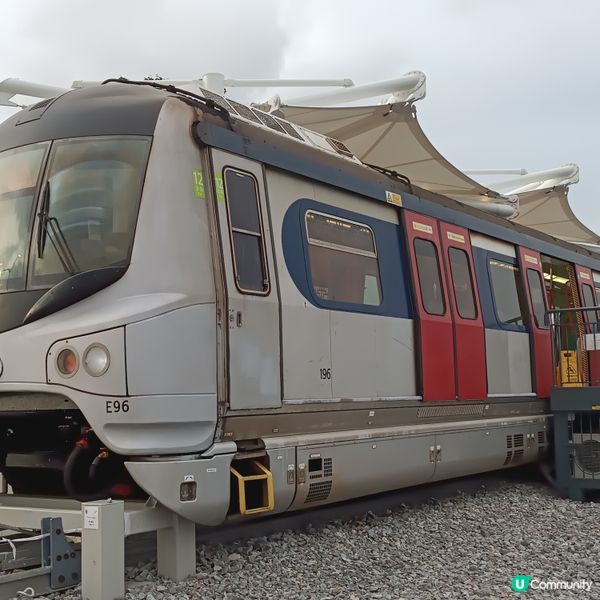 「烏蠅頭」火車停泊「海濱站」